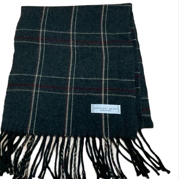 Geoffrey Beene made in Italy acrylic scarf - Picture 1 of 5